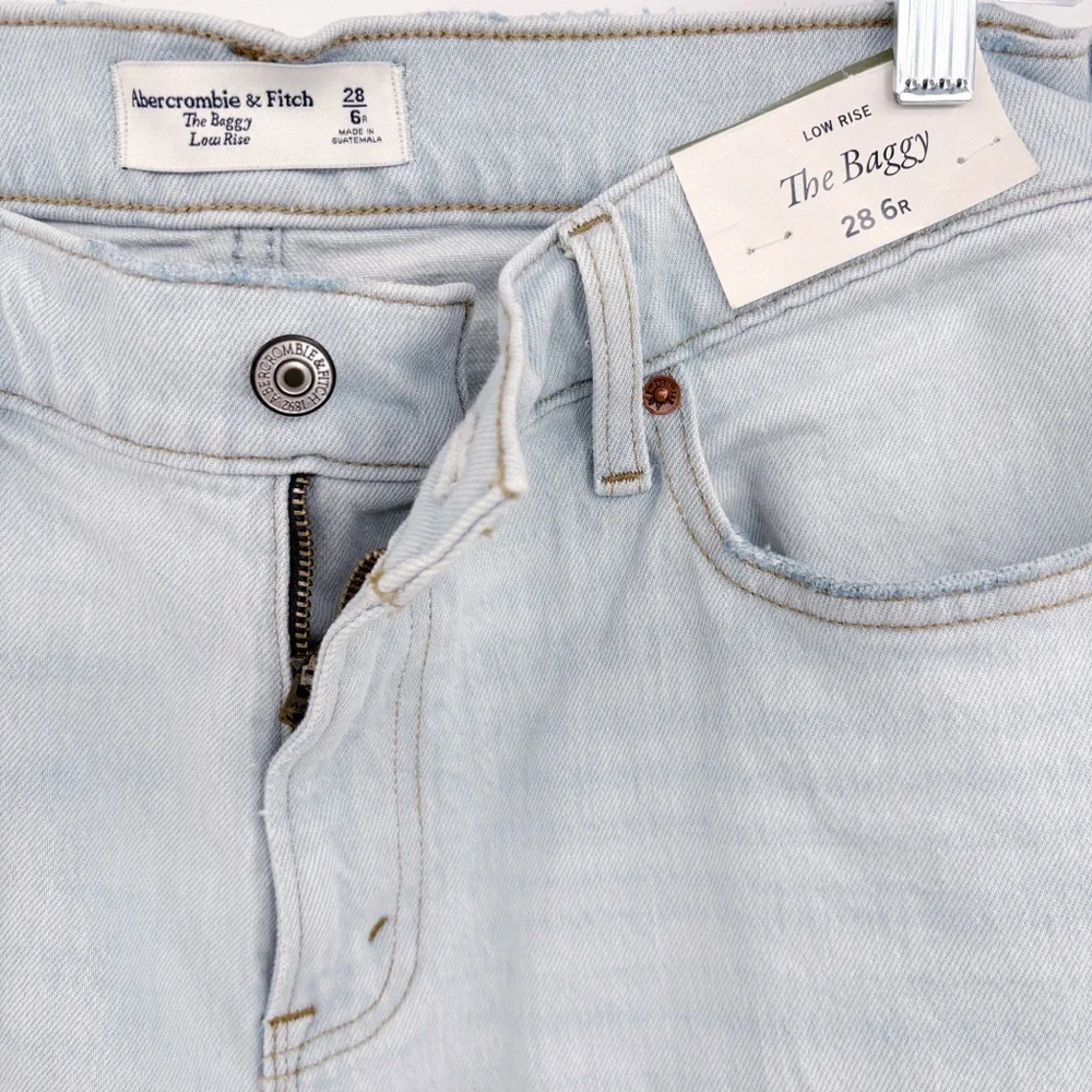 ABERCROMBIE The Baggy Low Rise Jean in Light Blue 28/6R
